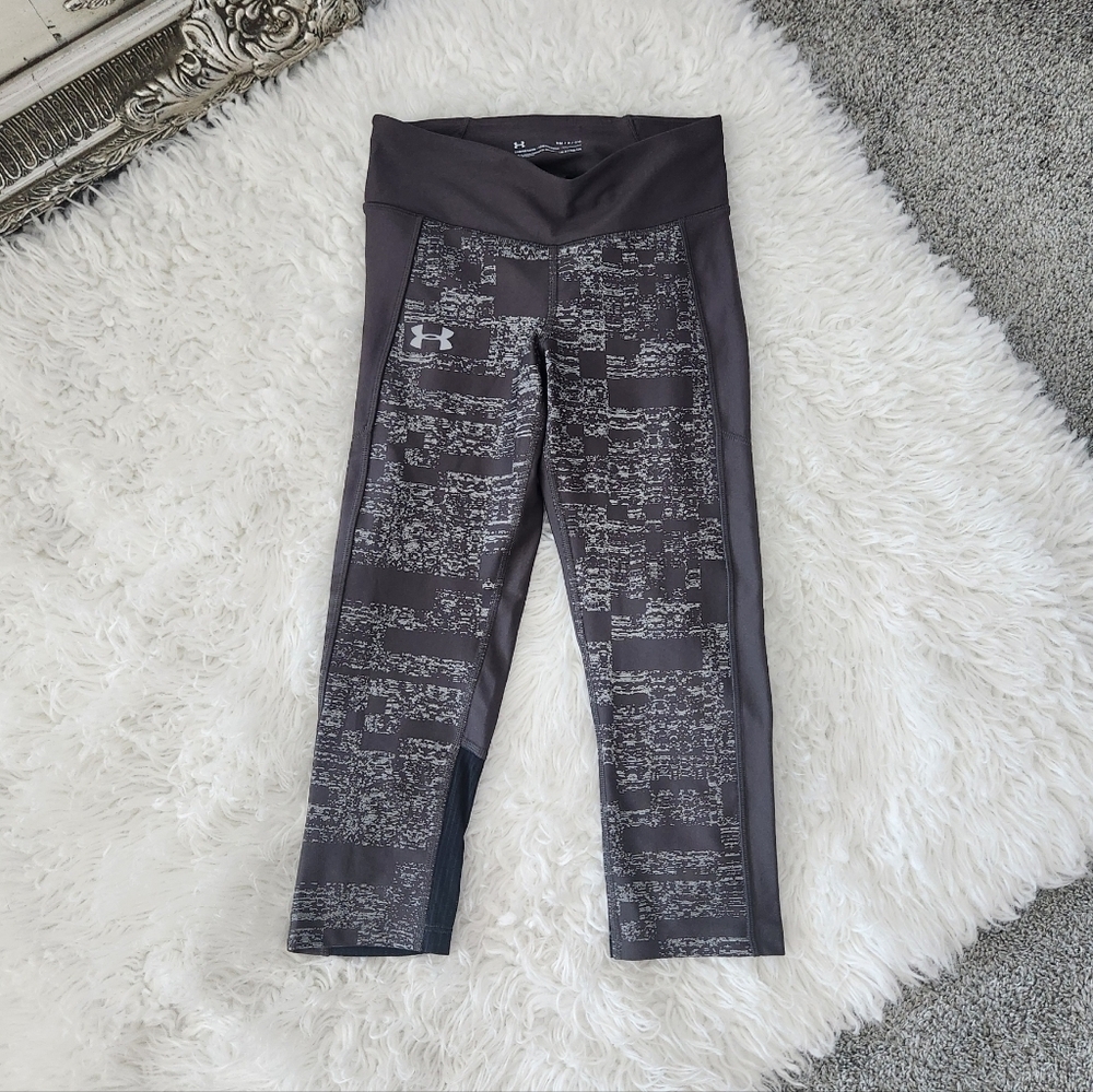 Under Armour Crop Compression Leggings. Size Small. New.